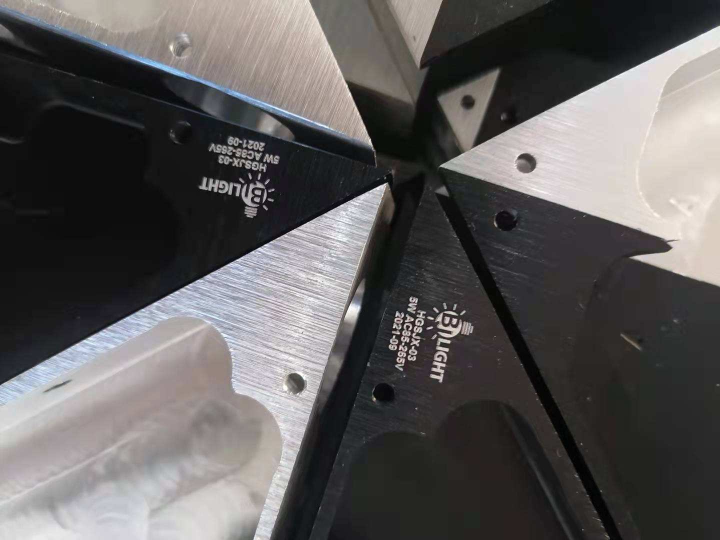 Fabrikversorgung LED große dreieckige Wandleuchte 5W Aluminium Flurleuchte KTV Schlafzimmer Wohnzimmer Hintergrund Wanddekoration Lampe