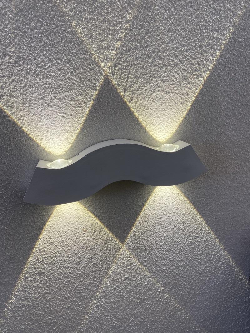 Dekorative LED-Wandleuchte mit 4 Bärten und Nachtlicht im Freien, wasserdichte LED-Wandleuchte