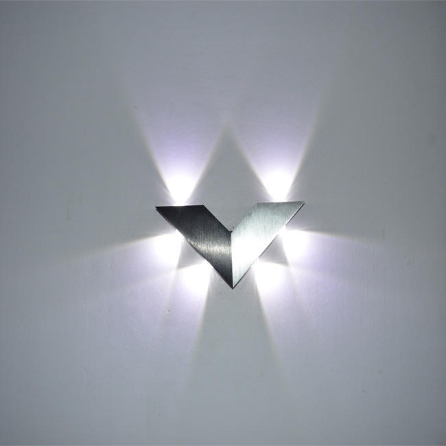 Neue moderne dreieckige Aluminium-Innenwandleuchte mit 6 LEDs in V-Form