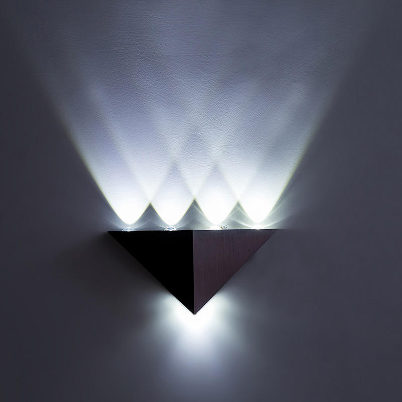 Fabrikversorgung LED große dreieckige Wandleuchte 5W Aluminium Flurleuchte KTV Schlafzimmer Wohnzimmer Hintergrund Wanddekoration Lampe