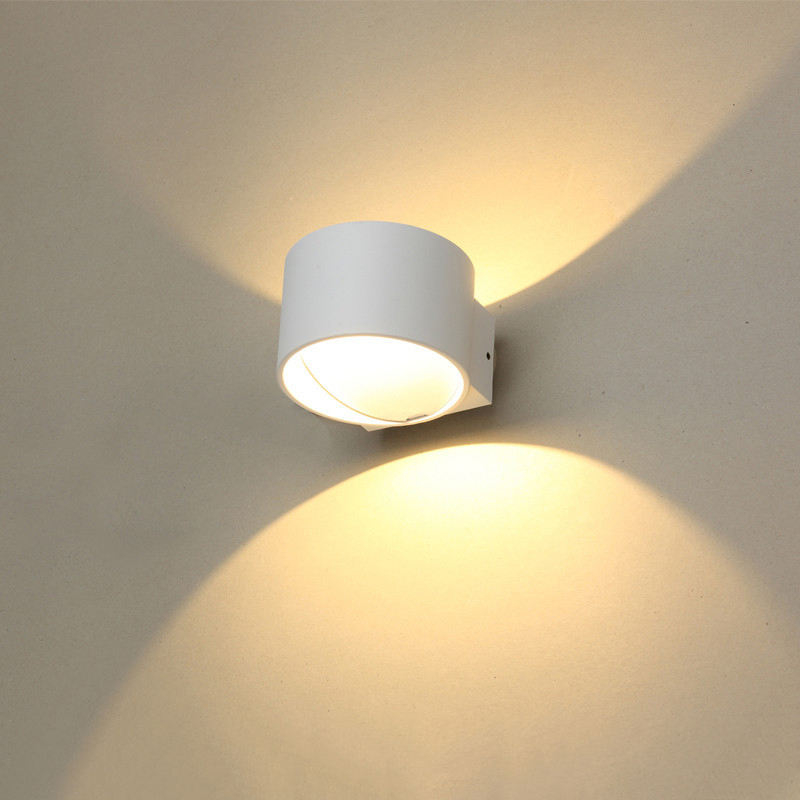 5 W warmweißes/kaltes Licht. Kreisförmige Wandleuchte für die Innendekoration, erhellende Lichter. Schwarz/weiße LED-Wandleuchte mit Auf- und Ab-Licht