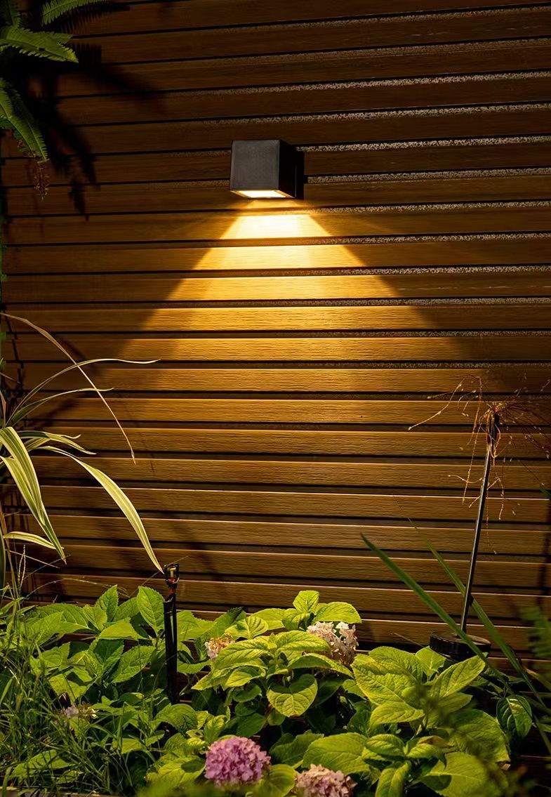 Solar-Wand-Außen-Garten-Haus-Wandleuchte, wasserdichte Auf- und Ab-Beleuchtungslampe, Villa, dekorative Garten-Wandleuchte