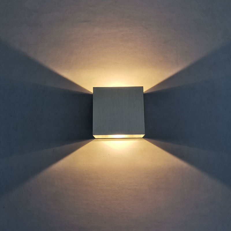 Direkt ab Werk liefern wir Lampen-Außenwandleuchten zu günstigen Preisen