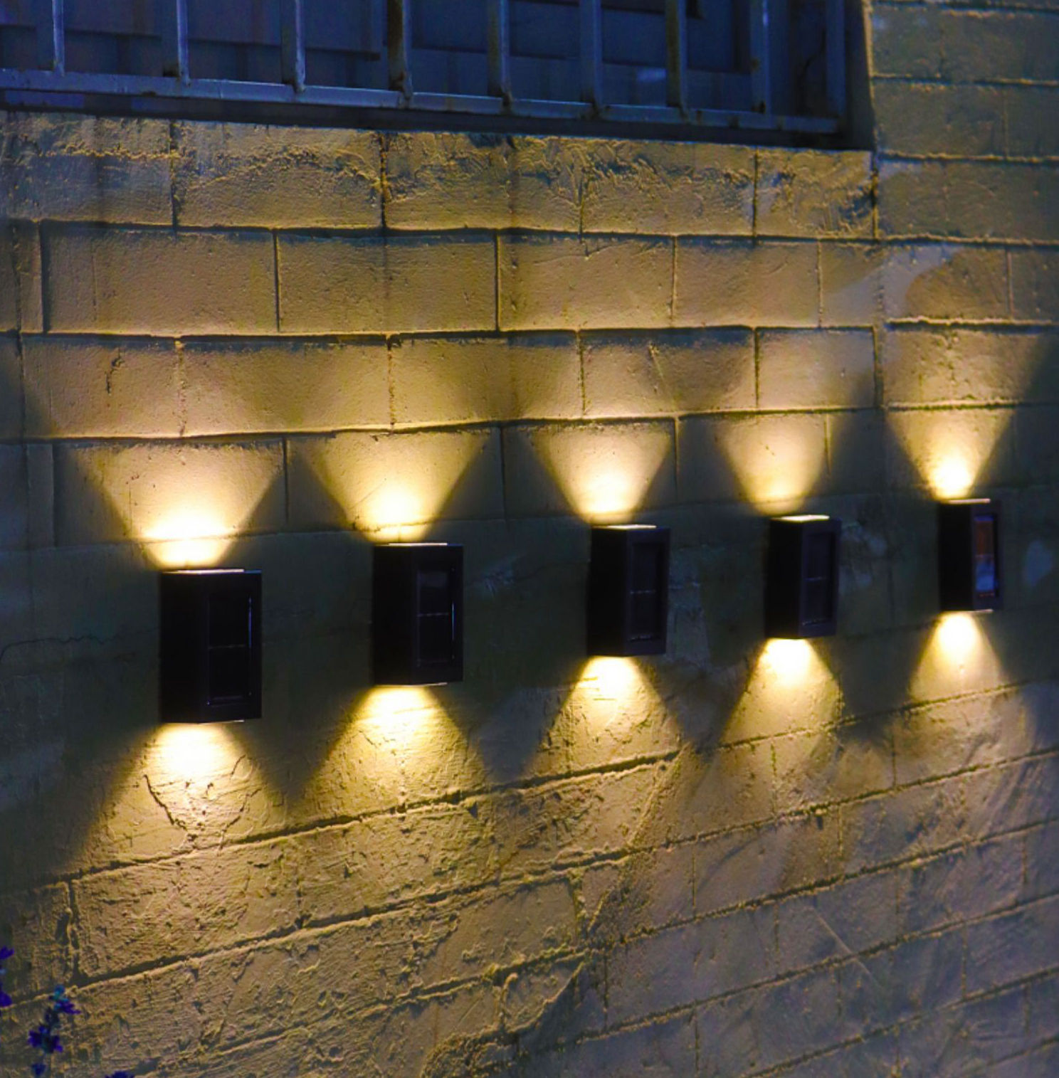 Solar-Wandleuchte, intelligente Lampe, wasserdichte Außenwandleuchte, Auf- und Ab-Treppen-Wandleuchte, Solarleuchte, Nachtlicht