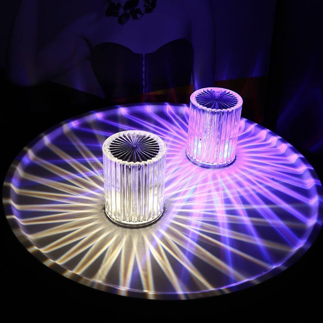 Bei Amazon heiß verkaufte Acryl-Tischlampe, Weihnachtsgeschenk, wiederaufladbare USB-Tischlampe, 16 Farbwechsel-Fernbedienungs-Tischlampe