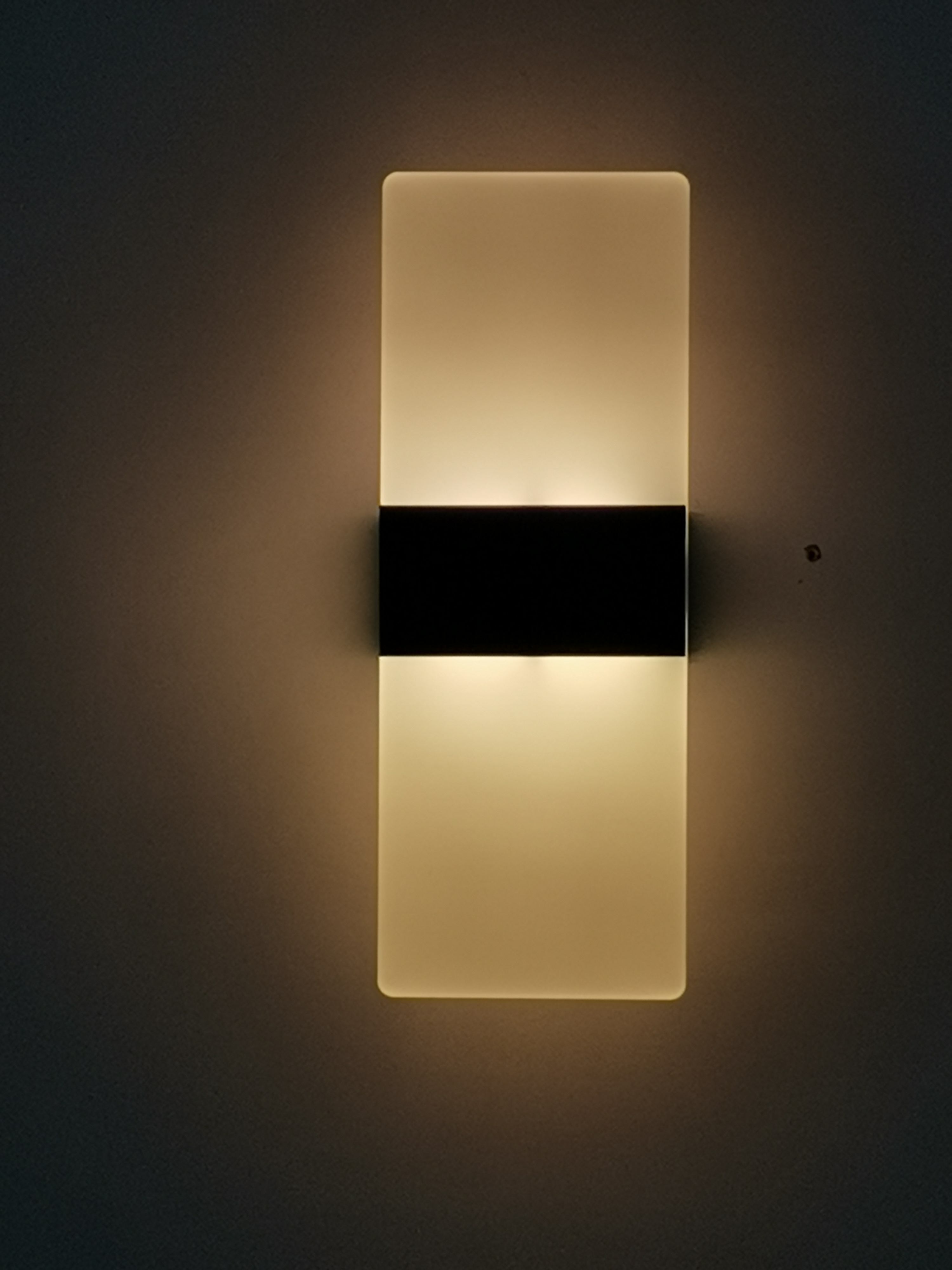 Hochwertige 6-W-Lampe aus schwarzem Acryl mit rechtem/rundem Winkel und Nachtlicht für den Innenbereich