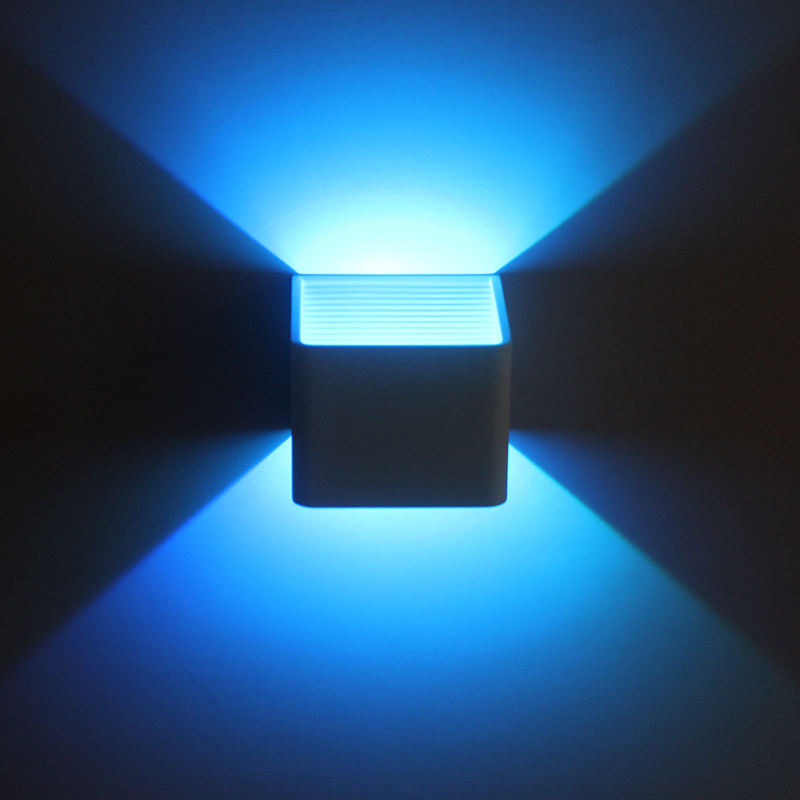 Hochwertige 3-W-Würfel-LED-Wandleuchte mit RGB-Fernbedienung für die Beleuchtung von Innenräumen