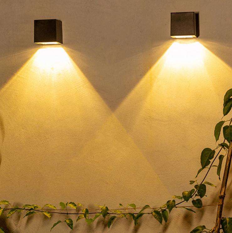 Solar-Wandleuchte für den Außenbereich, Garten-Wandleuchte, Haushalt, quadratisch, Nachtlicht, Energiesparlampe für den Außenbereich, IP65 wasserdicht 