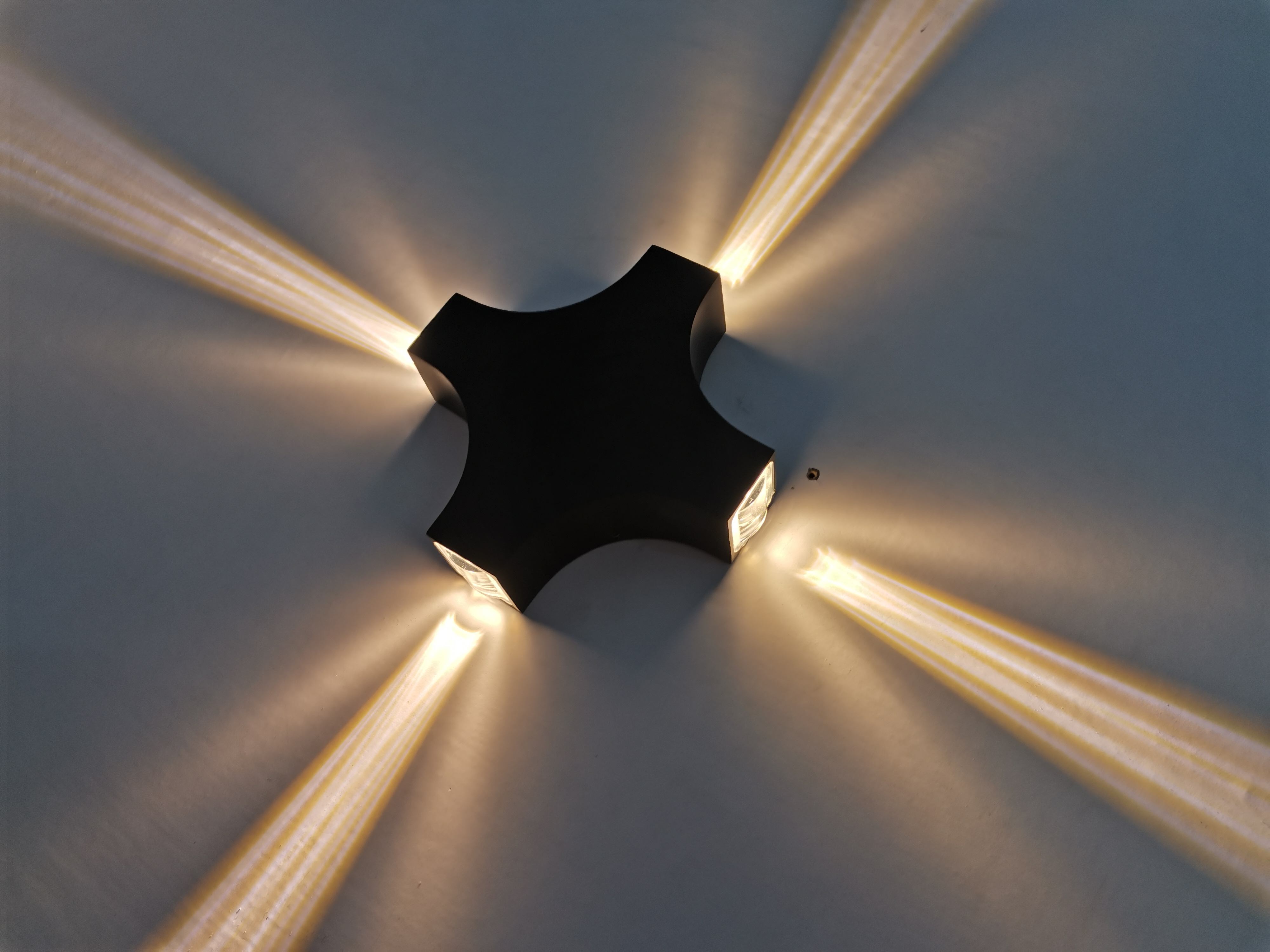 Neue LED-Außenwandleuchte, 12 W, Kreuzstern, 4 Seitenbeleuchtung, wasserdicht, IP65, für Gartendekoration