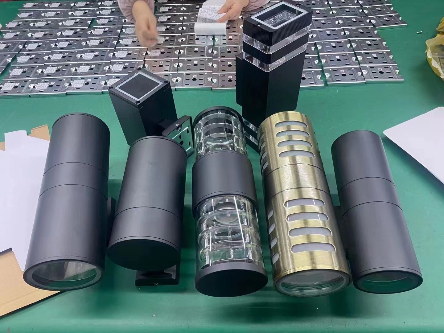 LED-Wandlampen, schwarze Wandlampen. Zylindrische Wandlampen müssen mit GU10-Glühbirnen nach oben und unten installiert werden 
