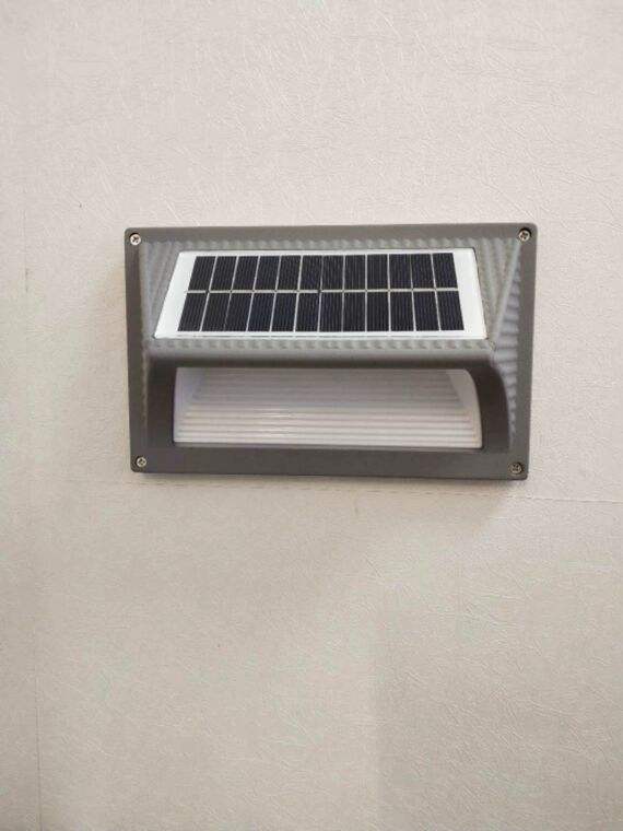 Beliebte Amazon Outdoor Automatische Induktions-LED-Solarlampe Solarbeleuchtung Straßen-Bewegungssensor-Wandleuchte IP65 wasserdichte Lampe