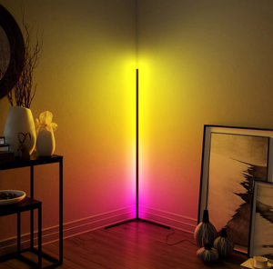 Bunte netzrote Wohnzimmer-Ecklampe, Live-Dreieck-Fülllicht-Atmosphärenlampe, LED-Dimm-RGB-Stehlampe