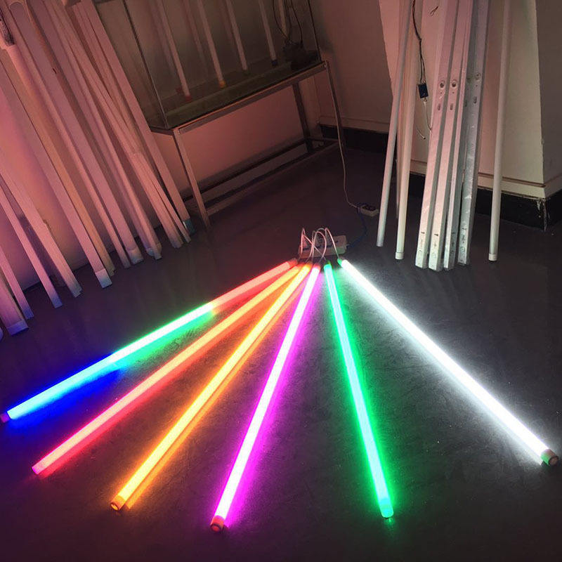 Großhandel mit T8-LED-Röhrenlicht, bunt, RGB, 18 W, 4 Fuß, T8-PC-wasserdichte LED-Röhre für den Außen- und Innenbereich