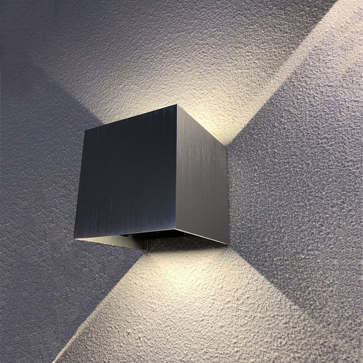 Wandmontierte Badezimmerleuchte mit LED-Lampen