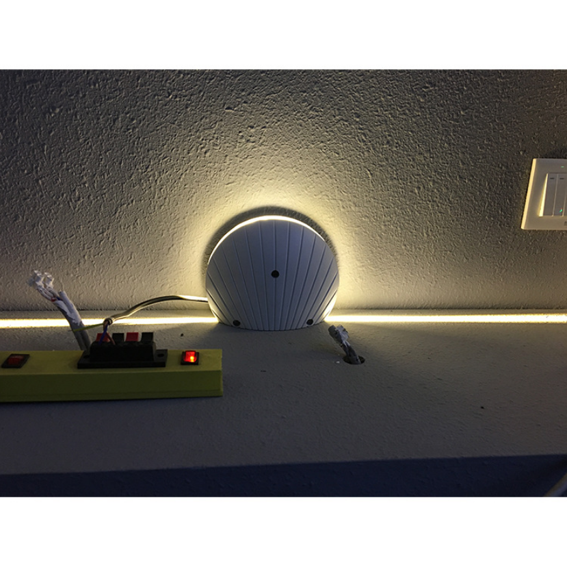 Moderne LED-Lampe, wasserdichte Wandleuchte für Fensterbank und hochwertiges Nachtlicht für den Außenbereich
