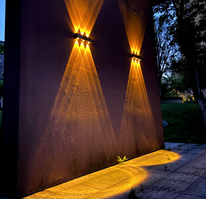 LED-Lampe, Solar-Wandleuchte, Outdoor, Veranda, Garten, wasserdichte Wandleuchte, nach oben und unten leuchtend
