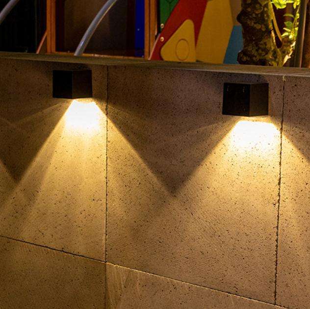 Neue Solar-Wandleuchte im Freien, Garten-Wandleuchte, Haushaltsplatz, Nachtlicht, Energiesparlampe im Freien, IP65 wasserdicht 