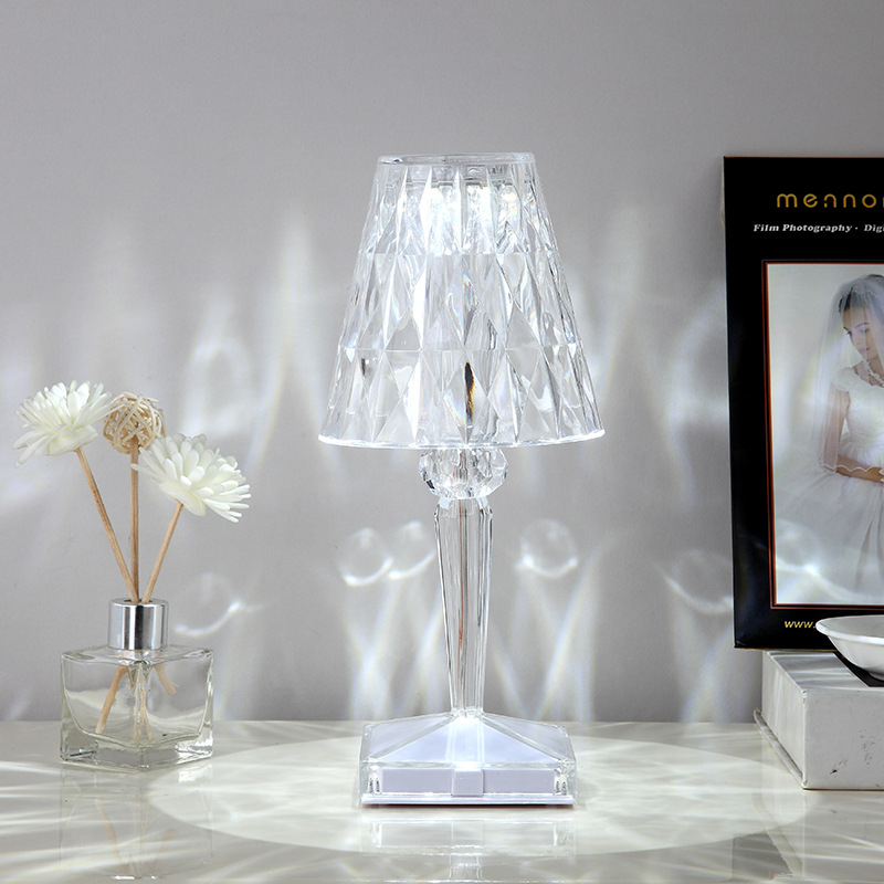 Spanische Rose Kristall Tischlampe Schlafzimmer USB Lade Schreibtischlampe Nachttisch Romantisches Nachtlicht Blütenblatt Atmosphäre Geschirr Innen Mehrfarbig