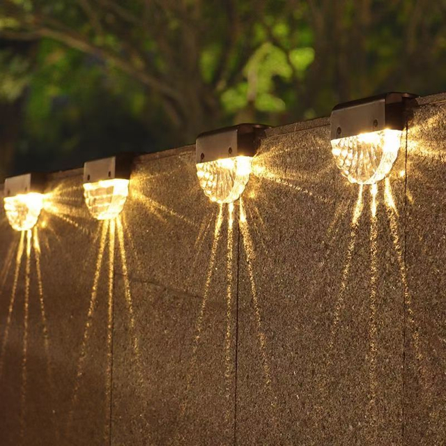 Warmweiße LED-Solarlampe, Treppen-Außengartenbeleuchtung, wasserdichte Solarstrom-Balkon-Lichtdekoration für Terrassen-Treppenzaun