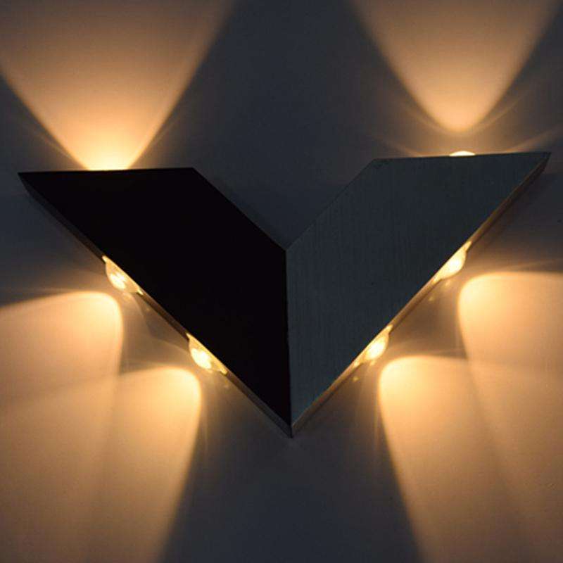 Neue moderne dreieckige Aluminium-Innenwandleuchte mit 6 LEDs in V-Form