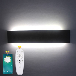 Die Auf- und Ab-Beleuchtung mit schwarzem oder weißem Gehäuse verfügt über eine intelligente 2,4-G-RF-Fernbedienungs-LED-Wandlampe zum niedrigsten Preis