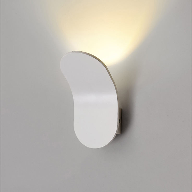 Nordische moderne RGB-LED-Wandleuchte aus Metall, dekorativ, moderne Nachttischlampe, Spiral-Nachtlampe, moderne Gang- und Innenwandleuchte