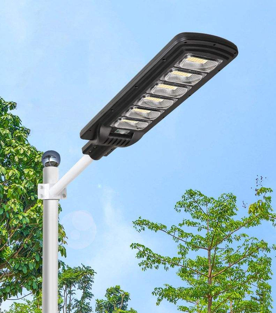 IP66 wasserdichtes und blitzgeschütztes Solar-Flutlicht für den Außenbereich mit ausfallsicherem PC-Glasrahmen, Solar-Straßenlaterne