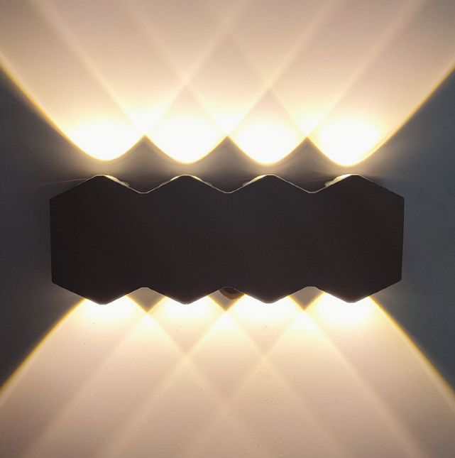 Neue schwarze wasserdichte 4W 6W 8W Außenwandleuchte Up And Down Lights Wandmontierte rautenförmige Wandleuchte