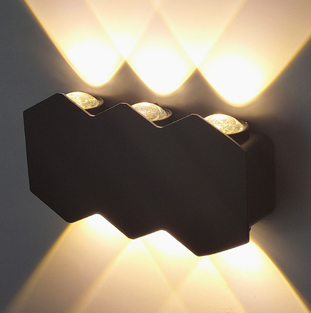 Neue schwarze wasserdichte 4W 6W 8W Außenwandleuchte Up And Down Lights Wandmontierte rautenförmige Wandleuchte