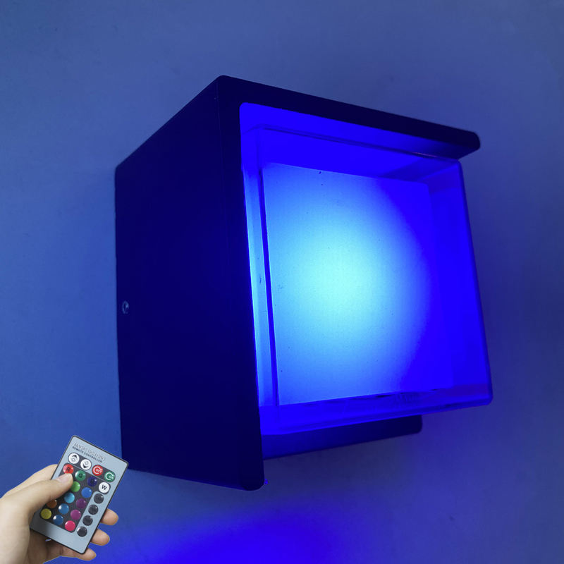 Outdoor-LED-Wand IP65 Tuya Graffiti Smart APP-Steuerung bunte Dimmung wasserdichte Outdoor-Wandleuchte modernes Licht im Freien