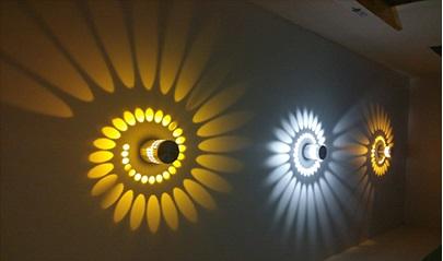 An der Decke montierte poröse RGB-LED-Deckenwandleuchte mit Fernbedienung für den Innenbereich eines Restaurant-Bar-Lichts im Innenhof, Neuigkeiten